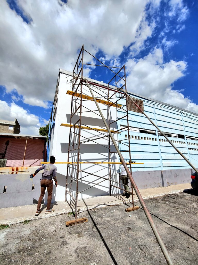 dempsterchung's tweet photo. New mural loading for Greater Brown's Town (aka Dunkirk)...
Community mural with a message of peace
Big up to @crimestopja and @kgncreative
#PaintTheCity
#Artivism https://t.co/111xnDKevq