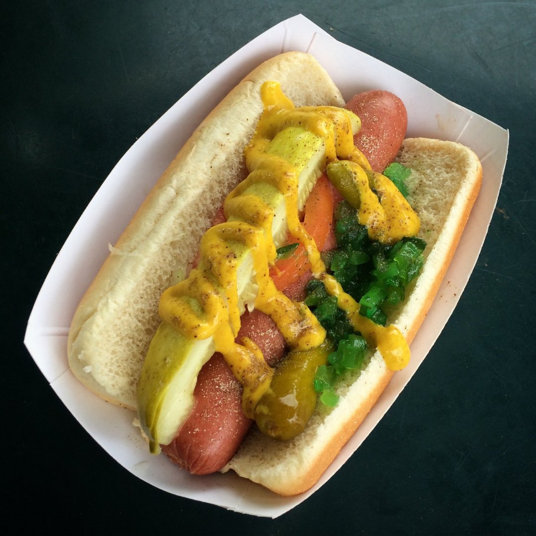 In the mood for a Chicago style hot dog? Luckily, Bryon's Hot Dogs is a short distance away from Wrigleyville Lofts! What toppings will you be choosing to dress your hot dog? 🌭

📍: Bryon's Hot Dogs
#ChicagoHotDog #BryonsHotDogs #ChicagoFoodie