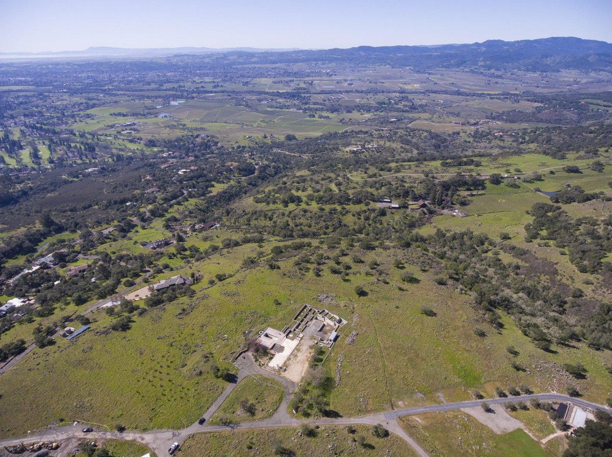 sthelenare's tweet photo. One of the finest in Napa Valley, 12-acre property with sweeping valley views. Has the potential to be totally transformed. Contact Matt to learn more: 310.528.1768 https://t.co/6ygxD1SSWz