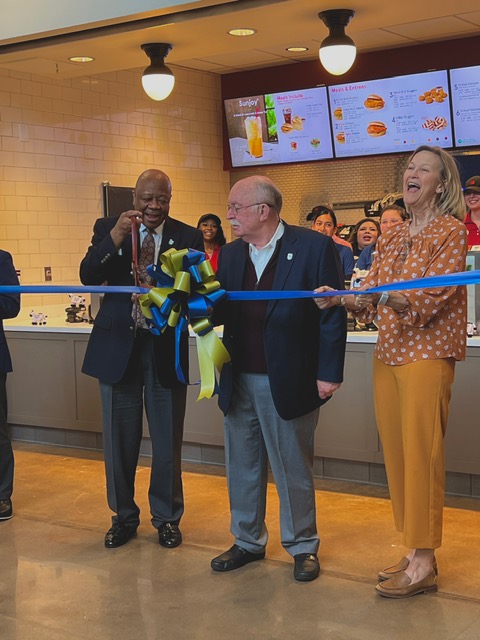 USCBeaufort's tweet photo. We have opened a Chick-Fil-A on our Bluffton campus, and it's a real hit!  USCB students are very excited about the new dining option!  🦈 🐔 🍗

#uscb #uscbstudentlife #chickfilalife https://t.co/TSROcWL8xE