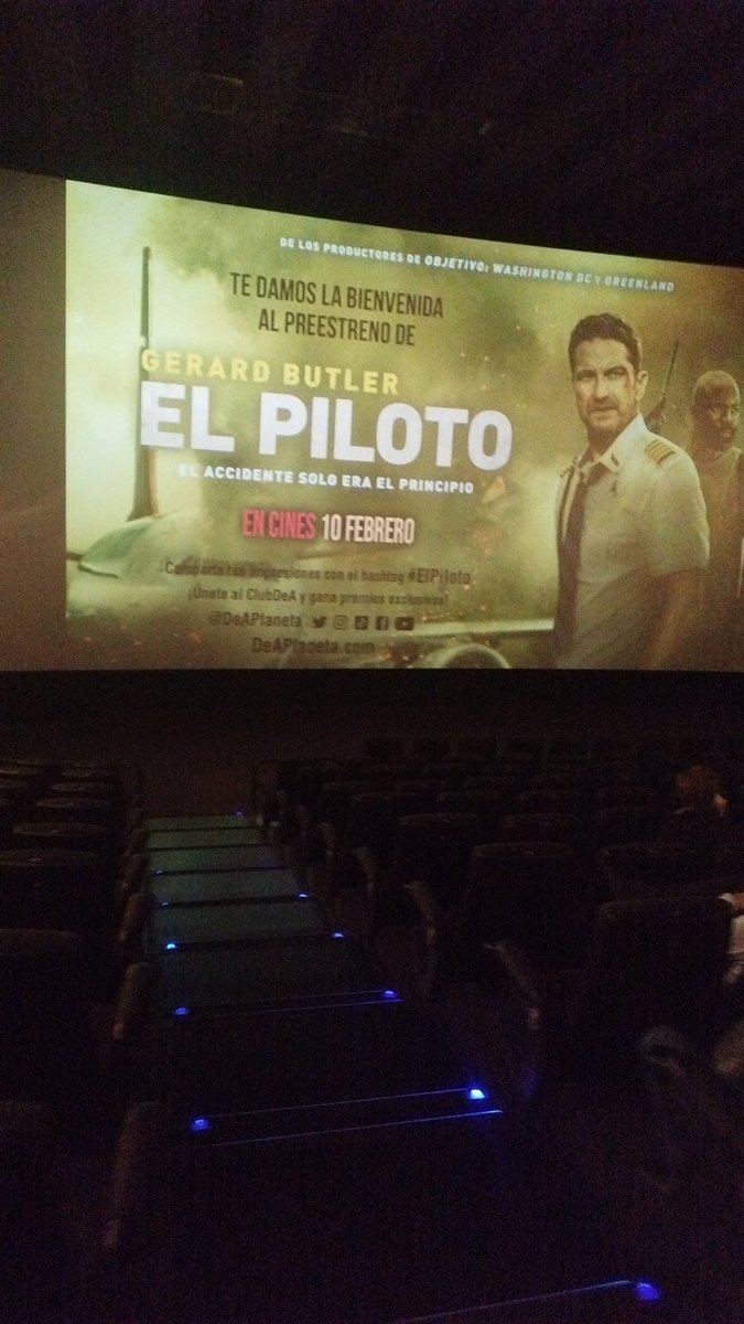 DiegoFerroAct's tweet photo. ✈️¡Abróchense los cinturones que viene #ElPiloto👨✈️ de @GerardButler mañana a las carteleras! 🎥 ¡Tod@s al cine a descubrirlo! 🍿Hoy estuvimos en su #preestreno en @Cinesa #Proyecciones 📽️gracias a @DeAPlaneta .#Estrenos #cine #cinesa #GerardButler #actores #cineastas #diegoferro https://t.co/c4bsJhONVu