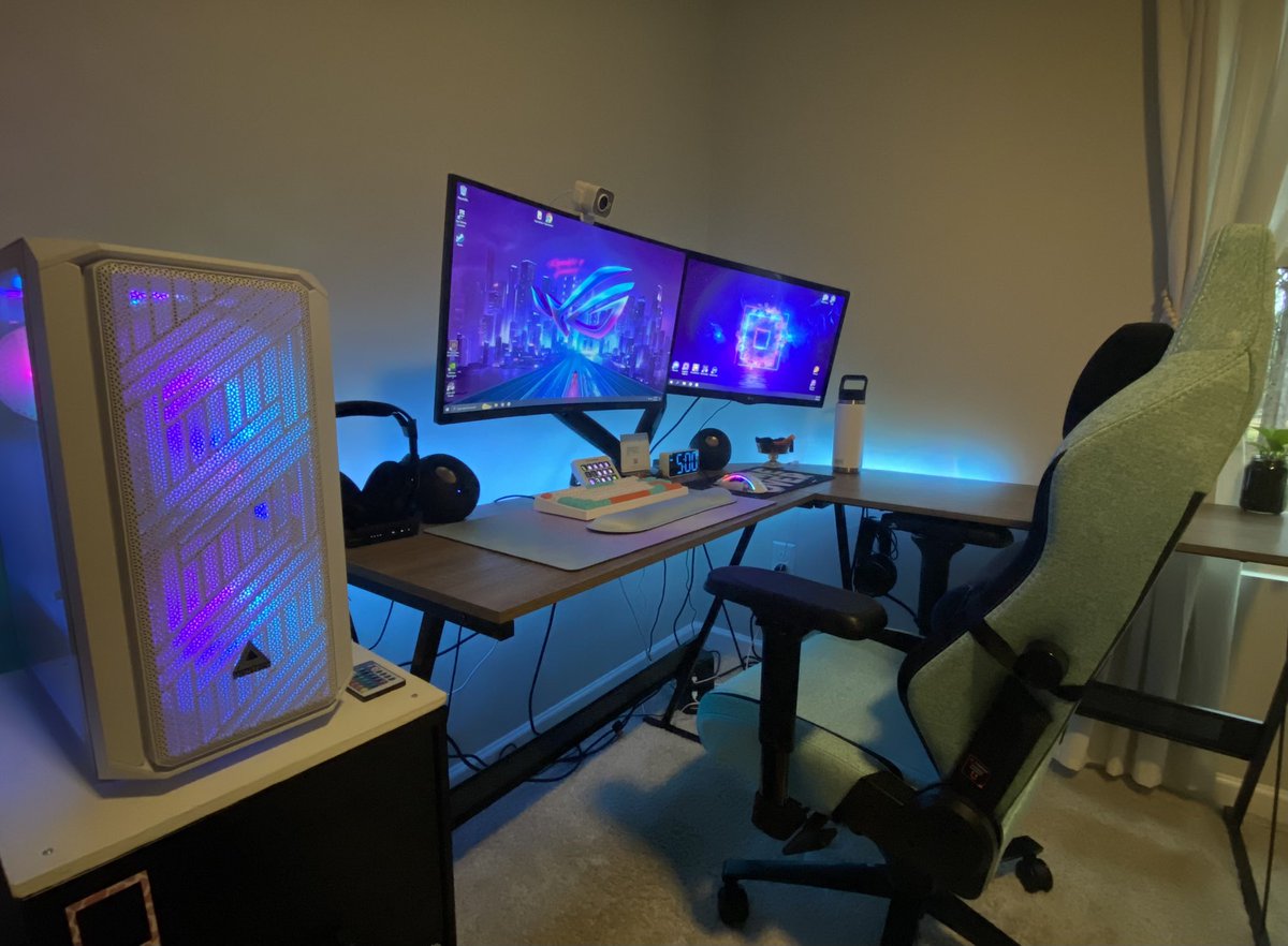 Helloitsmilady's tweet photo. @NZXT https://t.co/eOOUjYcmoE