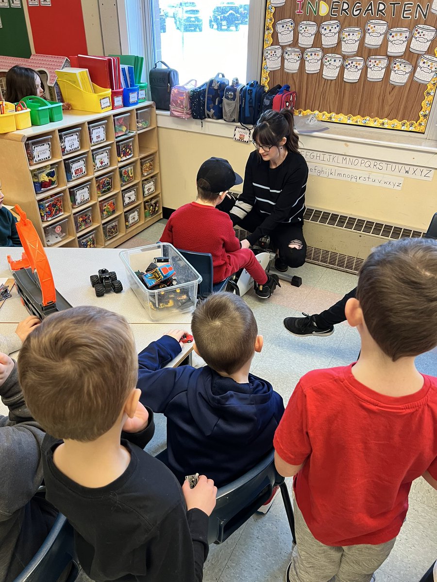 JenSkanes1's tweet photo. Loving our new DeskCycle! Thanks Ms. Hicks for helping us learn how to use it in our classroom for some extra movement โฅ๏ธ #Kindergarten #deskbike #deskcycle #movement #learners @stpetersprim_mp @NLESDCA https://t.co/Yw9nFd9sWw