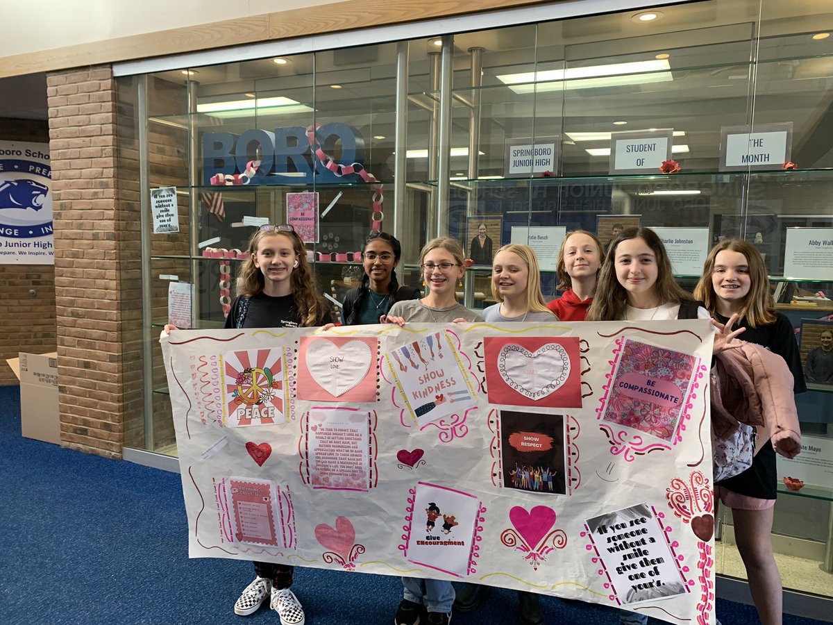 CoachBerg142's tweet image. Springboro’s Interact Club (SJHS and SHS students) working to spread love and kindness through the halls of SJHS. If you see someone without a smile, give them one of yours. #loveproject