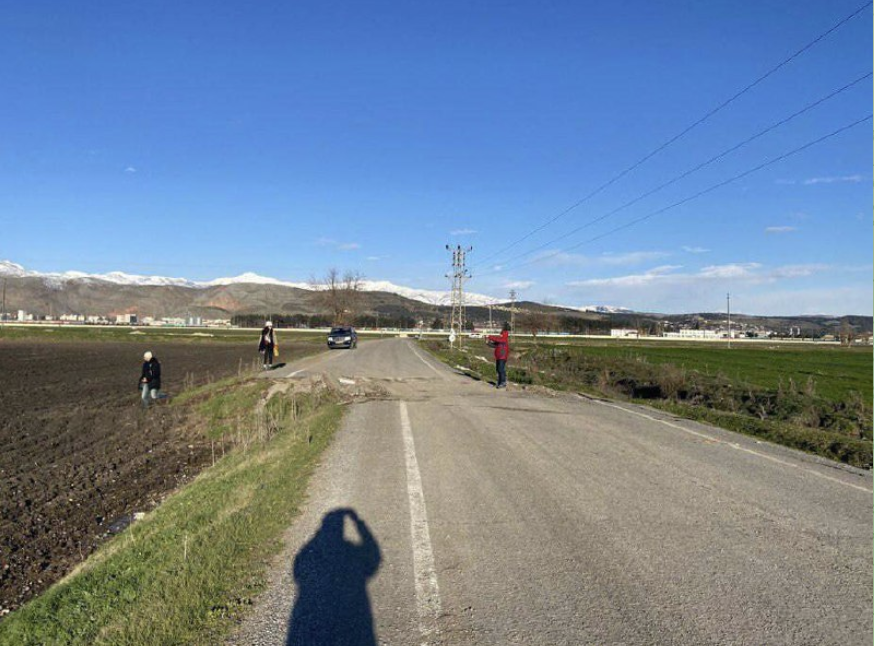 Doranimated's tweet photo. Turkey moved 3 meters to the southwest due to earthquake.  There was a shift of the Arabian tectonic plate by more than three meters relative to the Anatolian plate, on which Turkey is located. https://t.co/NhJWYGqCjG