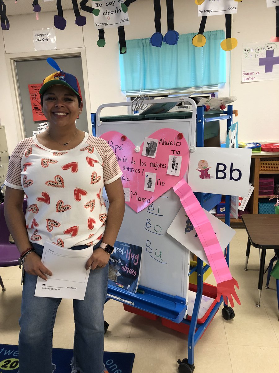 NidiaOlivas2's tweet photo. I love watching PK teachers teach, and Mrs. Painter does a phenomenal job developing her students #orallanguage and #vocabulary through #explicitandsystematicinstruction in her #bileteracyclassroom. #duallanguage #texasreadingacademies #bilingual #biliterate #bicultural https://t.co/BBp4JNhpkn