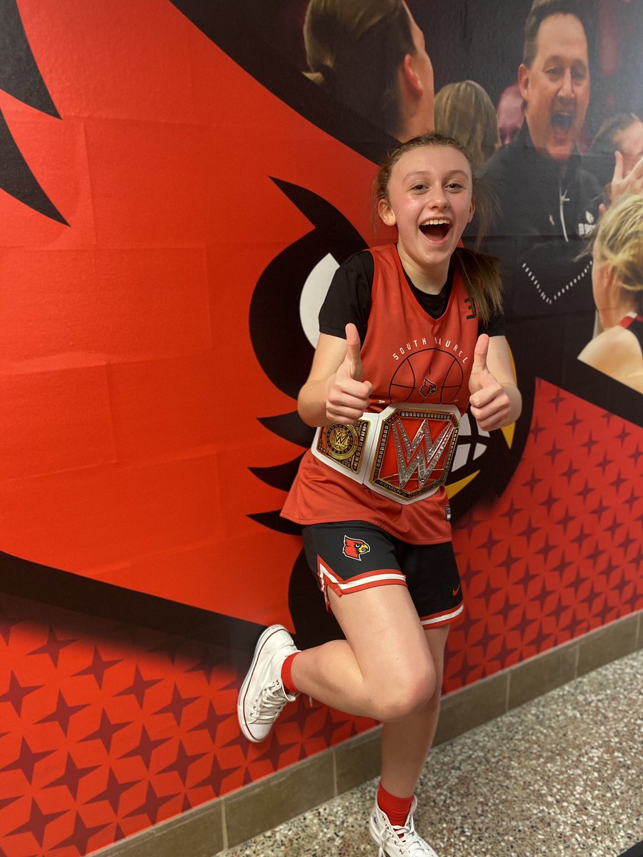 SLLadyCardinals's tweet photo. 8th grader Emma Adams came in clutch to become the new halfcourt champ! #OffTwoFeet 

#SLLadyCards❤️🖤 https://t.co/NGxPkaOF1A