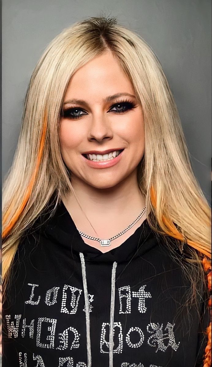 iAvrilSpain_'s tweet photo. GOAL : 
150 RTs 
300 Comments with #TTJFCAvrilLavigne 

Tik Tok Juno Fan Choice just belongs to our queen @AvrilLavigne 😎 

LET’S GO!🫶🏻🧡🔥 https://t.co/75IlzqgZ7z