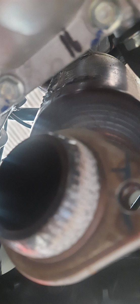 ADsingh2's tweet image. Maruti hybrid car befor coming to Nexa showroom catalytic converter theft happened but neither the agency nor the maruti manufacturer not bothering. Beware before purchasing maruti suzuki hybrid cars check condition of catalytic converter which  contains PLATINUM or not.