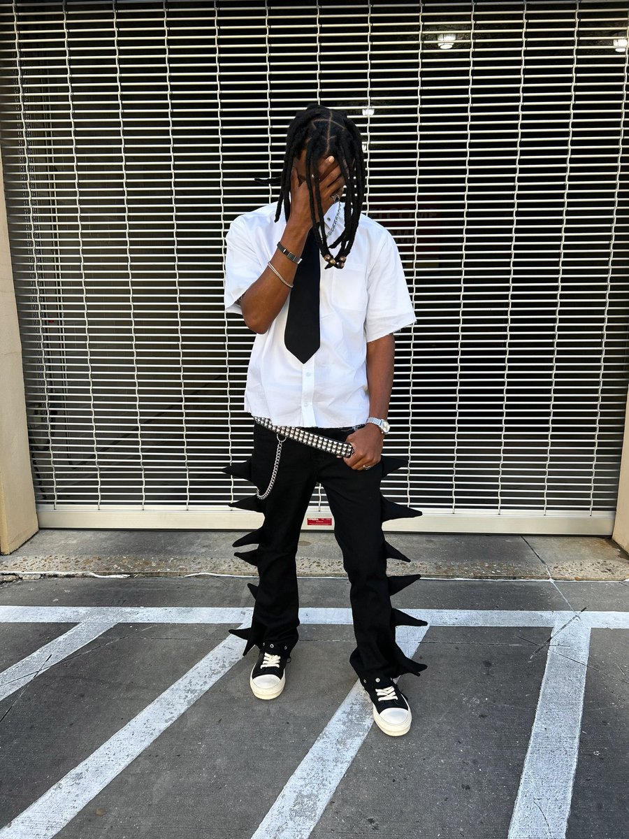 ___Rukus's tweet photo. If Looks Could Kill, Ima Fashion Demon 🖤 https://t.co/u8KoRUCD01