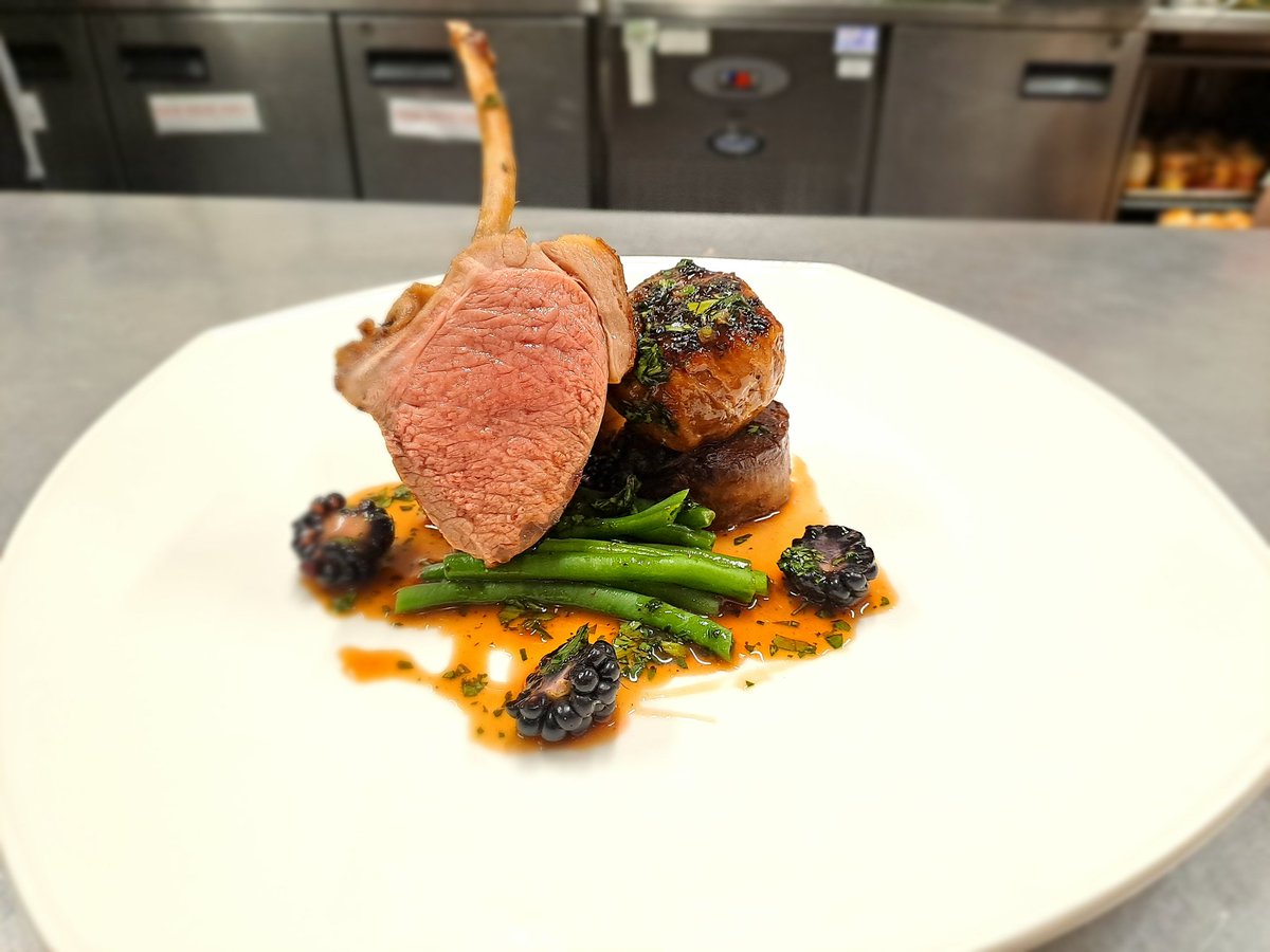 WateridgePete's tweet photo. Cooking with the Milton team, starters and main with Chef Richie.@HolroydHowe @bally1970 @DamianBlake4 https://t.co/2EHTsf1cgF