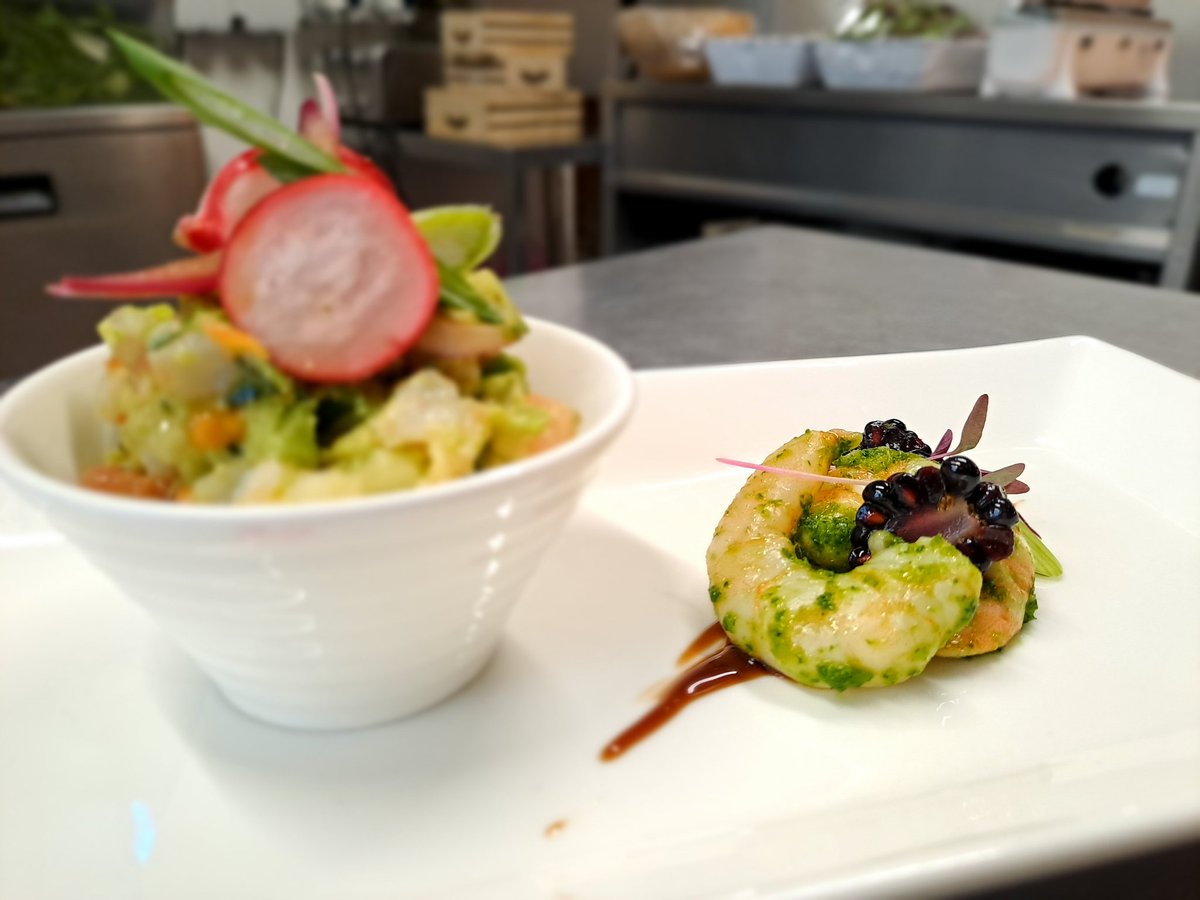 WateridgePete's tweet photo. Cooking with the Milton team, starters and main with Chef Richie.@HolroydHowe @bally1970 @DamianBlake4 https://t.co/2EHTsf1cgF