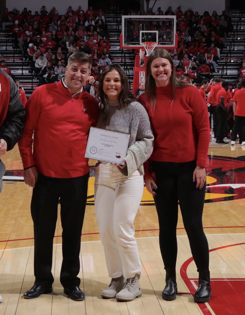 Does it all 🤩 

Kaity was honored at last night’s <a href="/Redbird_MBB/">Illinois State Men's Basketball</a> game as a PNC Achiever for her success on the court and in the classroom! 👏