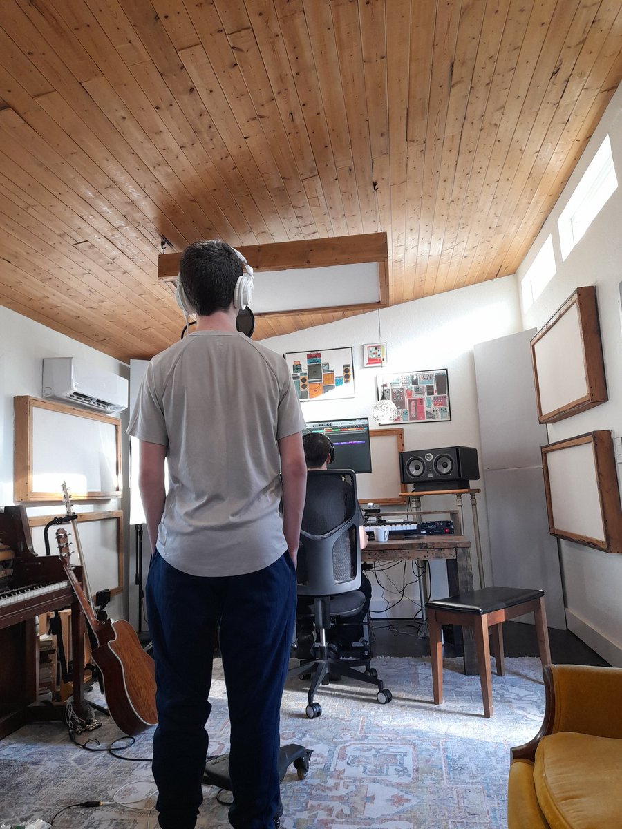 HunterBSings's tweet photo. Day 1 of working on the production of my original song 🎶 https://t.co/N2XjjbQ3q9