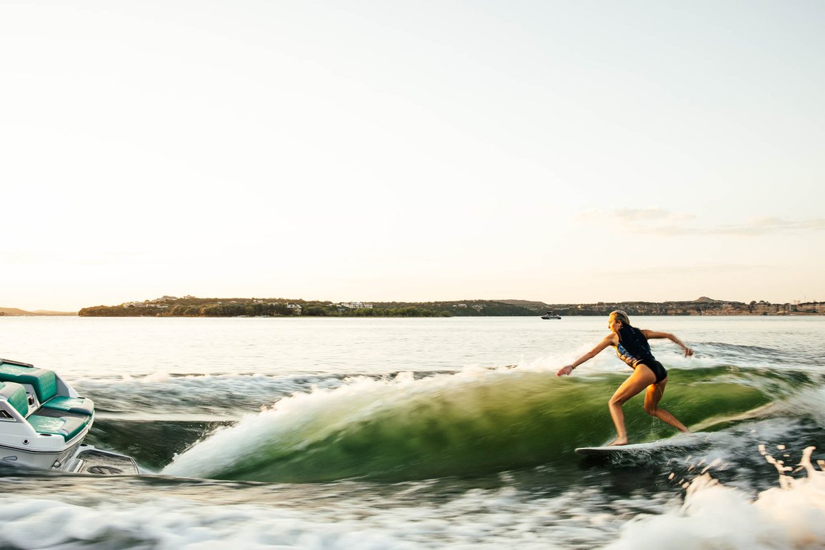 Ocean-worthy waves. 🌊 #tigeboats #wakesurfing