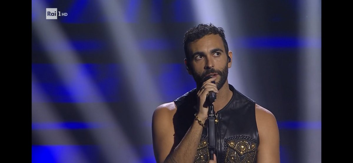 aleferaz's tweet photo. sia benedetto il petrolio da cui è stato estratto il carburante che ha rifornito i camion che hanno trasportato il cemento per costruire l’ospedale in cui è nato marco mengoni #Sanremo2023 https://t.co/lh1VavN9sD