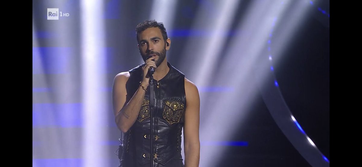 aleferaz's tweet photo. sia benedetto il petrolio da cui è stato estratto il carburante che ha rifornito i camion che hanno trasportato il cemento per costruire l’ospedale in cui è nato marco mengoni #Sanremo2023 https://t.co/lh1VavN9sD