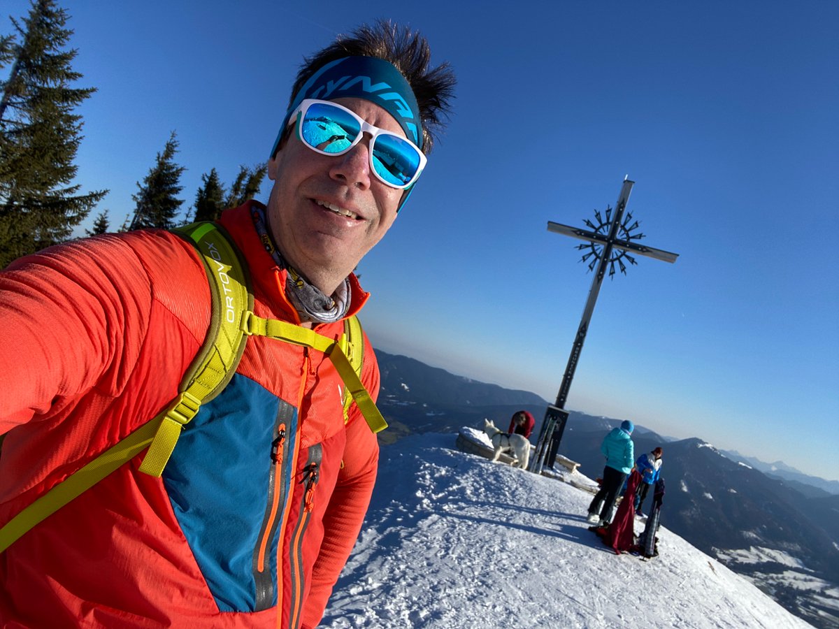 Bergreport's tweet photo. Unter Wintersportlern kursiert der Spruch: "#Brauneck geht immer". Der stimmt nicht immer, aber momentan - sowohl für Pistenfahrer wie für Skitourengeher.
https://t.co/AHpiE7u39W https://t.co/BdYUm4DQqp