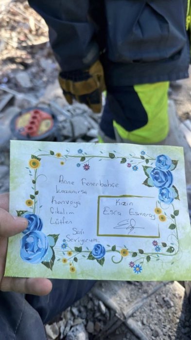 Esracım sana sözümüz olsun Tüm Türkiye tüm renktaşlarla konvoy yapacaz…😭😭😭 @by_arasss #BizBeraberiz #esraesmeray #UMUT120SAAT #Elazığ