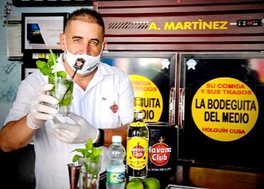 RadioHolguin's tweet photo. La holguinera #BodeguitaDelMedio reabre sus puertas en estos días de febrero tras inversiones, informó a Radio #Holguín Alfonso Rodríguez, al frente de este llamativo lugar.

👩‍💻 @PonceMavel
📷 Internet

#CubaViveYTrabaja 
#JuntarYVencer 

@MinturCuba https://t.co/ZJNnzqbCbP