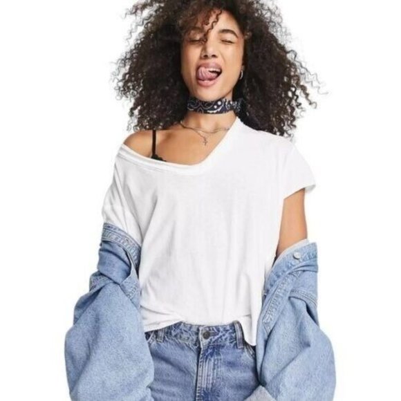 ajmpittsburgh's tweet photo. So good I had to share! Check out all the items I'm loving on @Poshmarkapp #poshmark #fashion #style #shopmycloset #jcrew #agadrianogoldschmied #freepeople: https://t.co/VKYqbl2eKT https://t.co/7zCXicpNyu