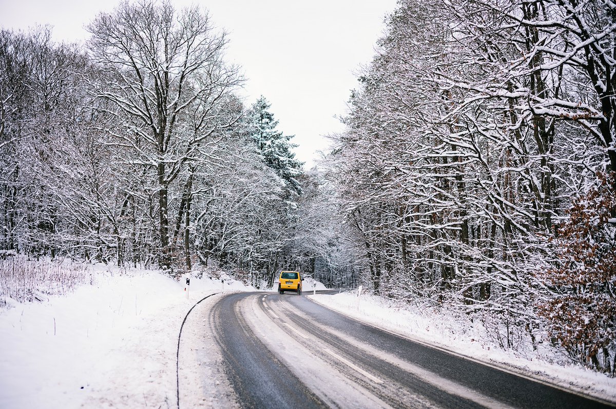 Icy road | #Flickr: kurz.co/h8

🗓 01-2023 | 📷 #LeicaM11 | ⚪️ #SummiluxM #35mm | #SummiluxM35mmFLEII #Leica #LeicaM #LeicaCamera #ライカ #photo #photography #madeinwetzlar #Summilux #FLE2 #snow
