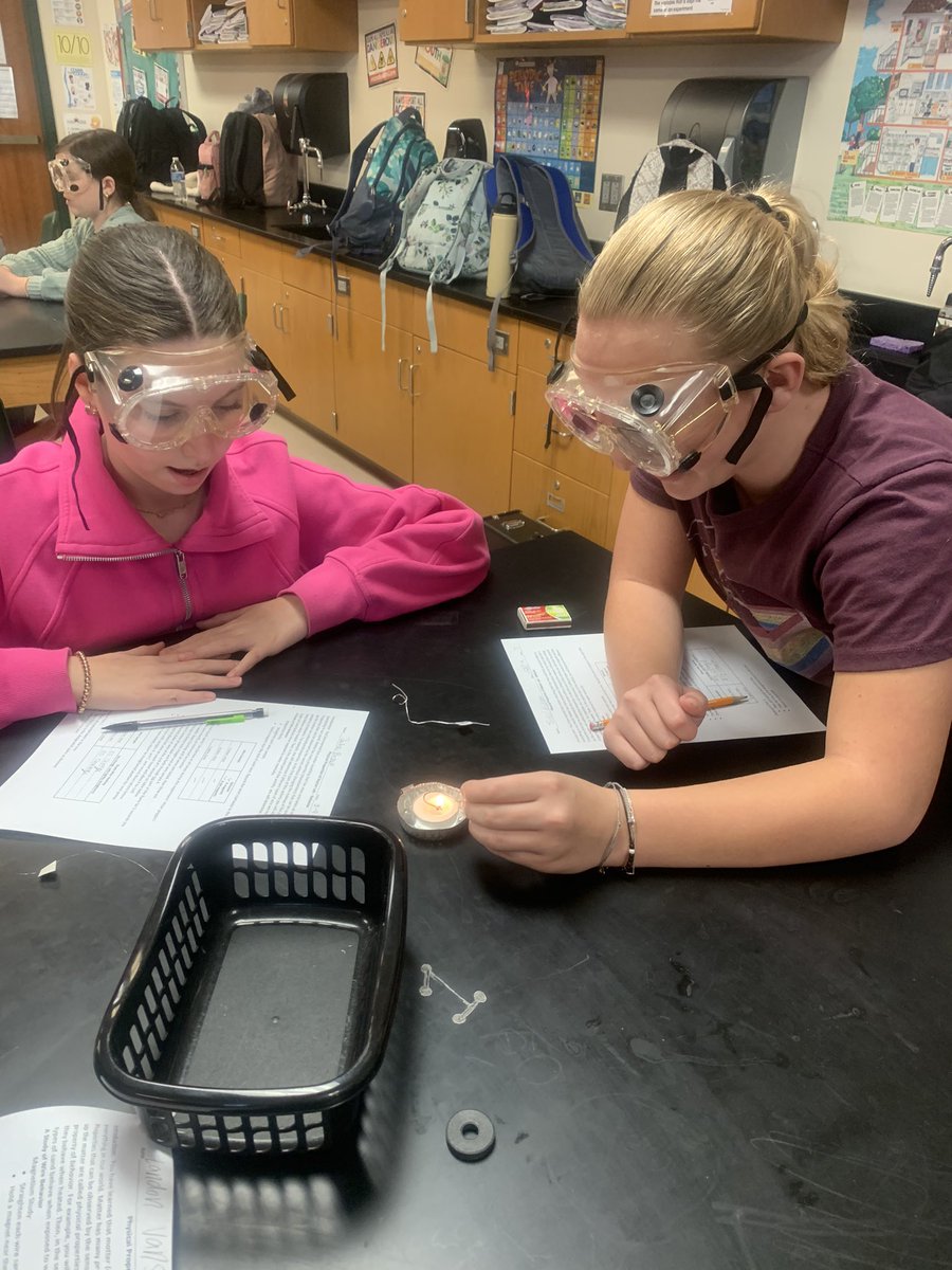 KnightsBayside's tweet photo. Bayside students had fun investigating chemical and physical changes in both 6th and 8th grade Science today! ⚛️ #CCISDLearns #CCISD2ndScience @CCISDScience https://t.co/cRkACSdik6
