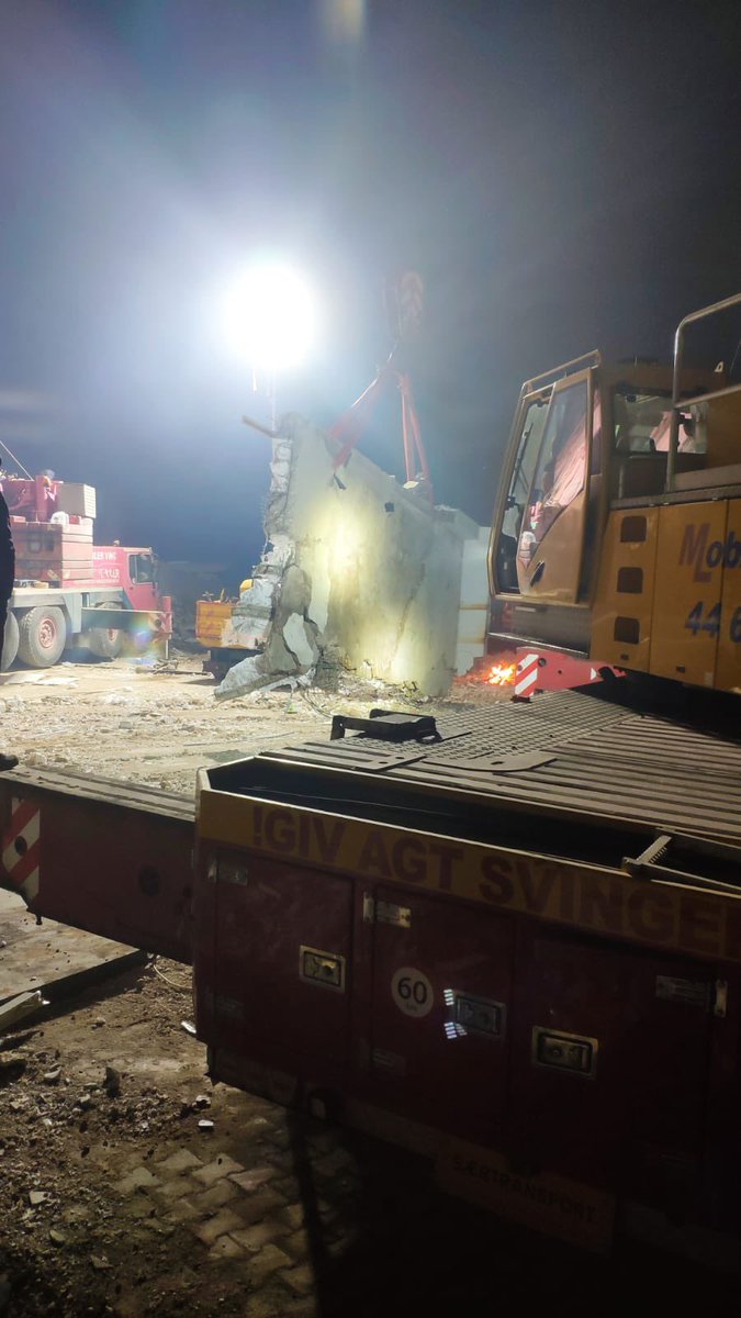 Bunun gibi bi tane daha inecek sonra 6. kat