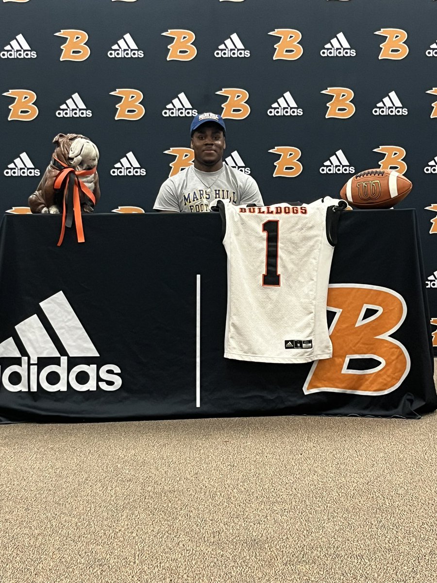 WRHBulldogs's tweet photo. Congratulations to Xzavier Pearsall for signing with Mars Hill University! https://t.co/D4Lm7c8cFX