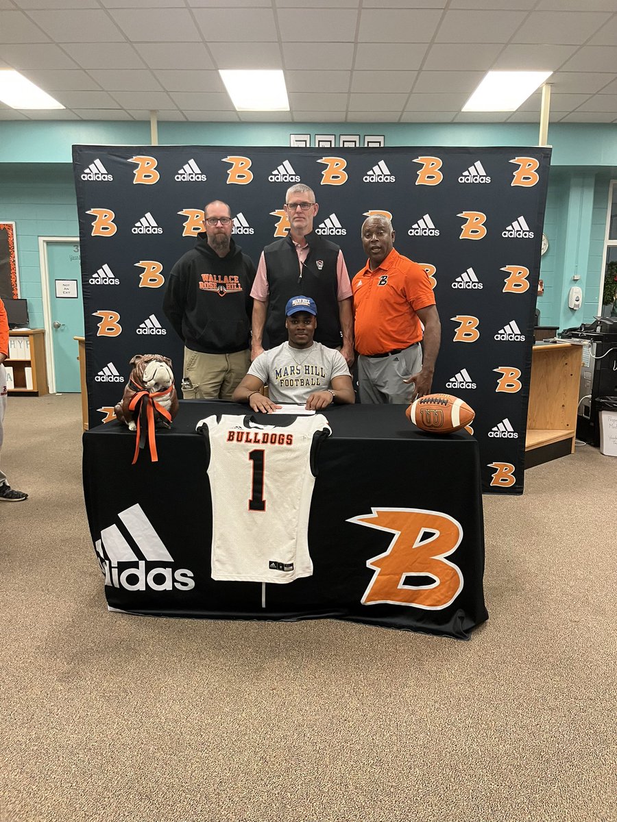 WRHBulldogs's tweet photo. Congratulations to Xzavier Pearsall for signing with Mars Hill University! https://t.co/D4Lm7c8cFX
