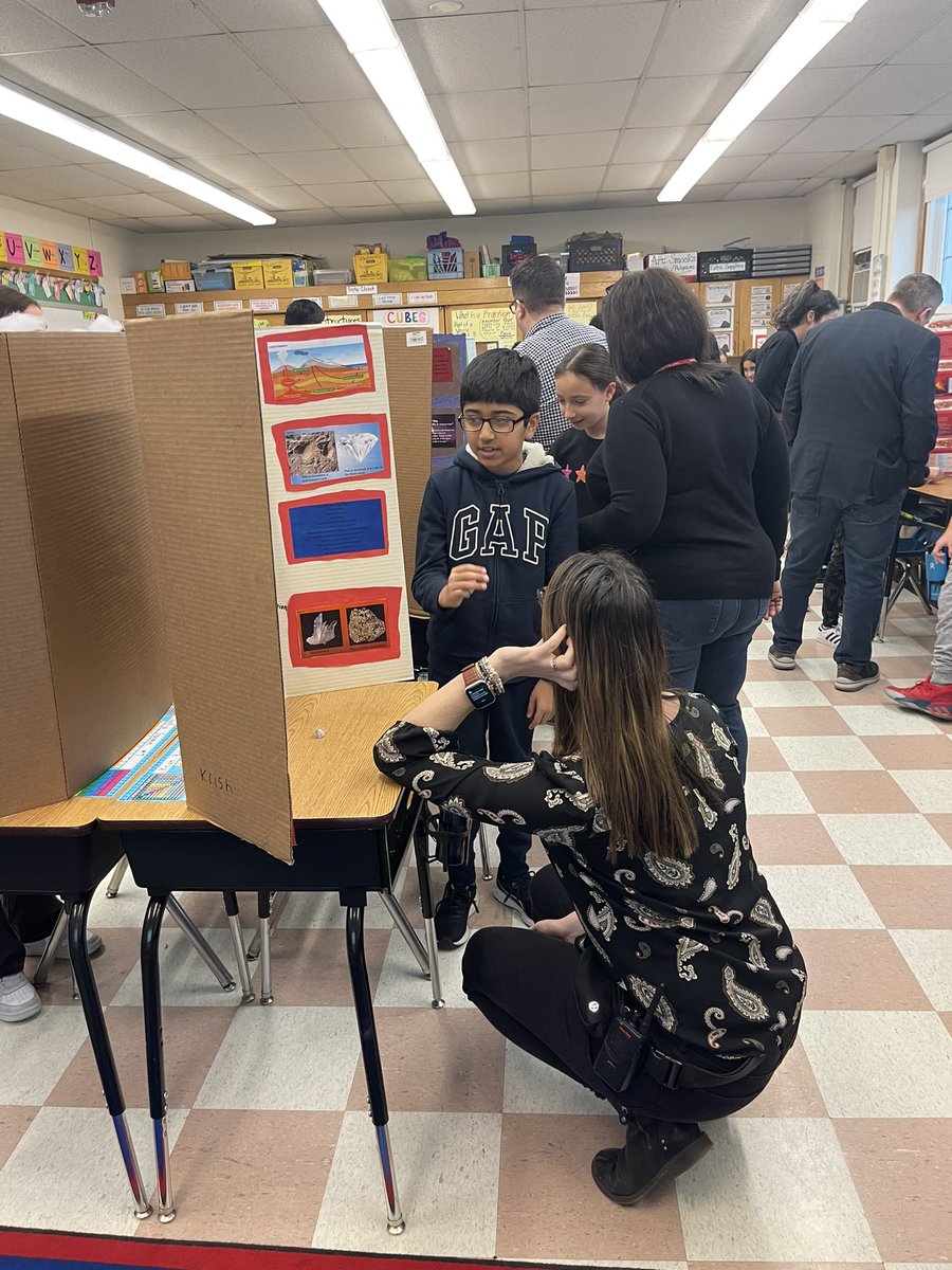 Today is my favorite day in 4th grade! Watching our students share their expertise with their favorite teachers is so special. A month’s worth of work went into this research project, and the smiles and pride on their faces say it all! #ewlearns  #tcrwp <a href="/Stefhoya/">Stefanie granville</a> <a href="/NorthSideEW/">North Side School</a>