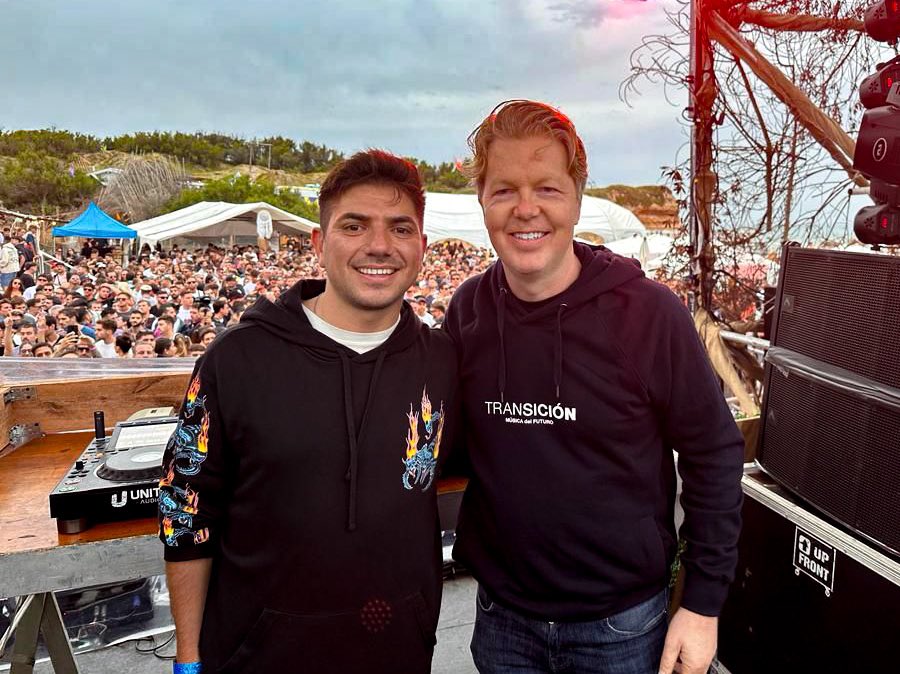 #TBT Recuerdo de una gran tarde noche junto <a href="/DJJohnDigweed/">John Digweed</a> en El Calamar Loco 🙏🏻❤️ 

<a href="/analog__a/">analog-a</a>