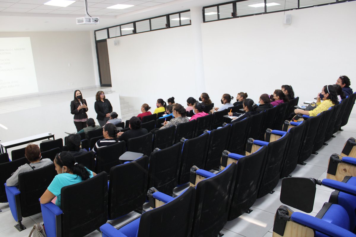 UPFIM_Oficial's tweet photo. Se llevo a cabo el 𝑪𝒖𝒓𝒔𝒐 𝒅𝒆 𝑰𝒏𝒐𝒄𝒖𝒊𝒅𝒂𝒅 𝑨𝒍𝒊𝒎𝒆𝒏𝒕𝒂𝒓𝒊𝒂, para el DIF Municipal de Mixquiahuala de Juárez, impartido por la Dra. Elba Ronquillo de Jesús, docente del Programa Educativo de Ing. Agroindustrial.
#DisciplinaInnovaciónYProgreso
#ExtensionismoUPFIM https://t.co/YCMIyS238Q