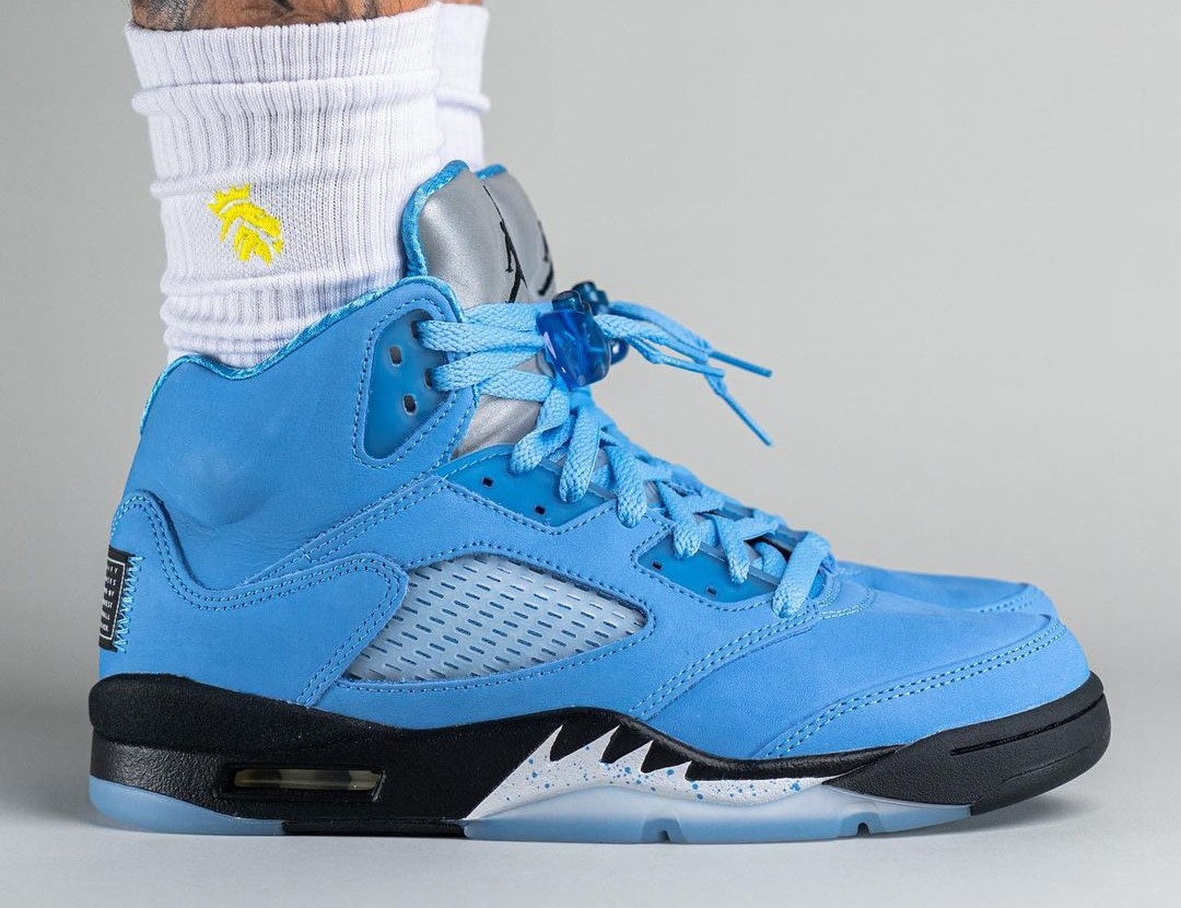 JustFreshKicks's tweet photo. On Foot Look at the 2023 Air Jordan 5 Retro "UNC" 🥶 https://t.co/fp5YYzArs9 https://t.co/ff2eHOpSAP
