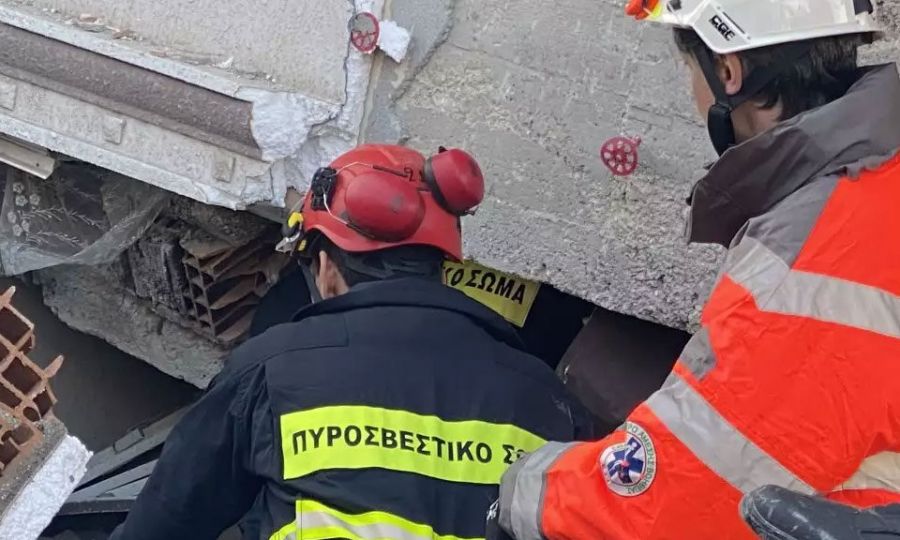 Greeks rescue specialists a...