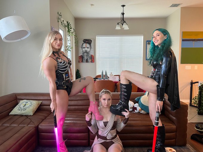 We love to dominate the submissive Ginger, check out our threesome on our page https://t.co/R652wXfv