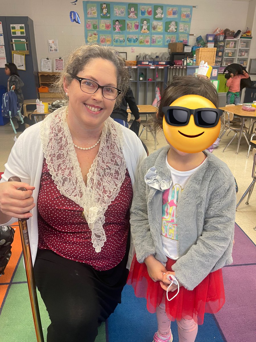 MrsMackeysClass's tweet image. We had an amazing 100th day of kindergarten with Granny Mackey! #100dayofschool