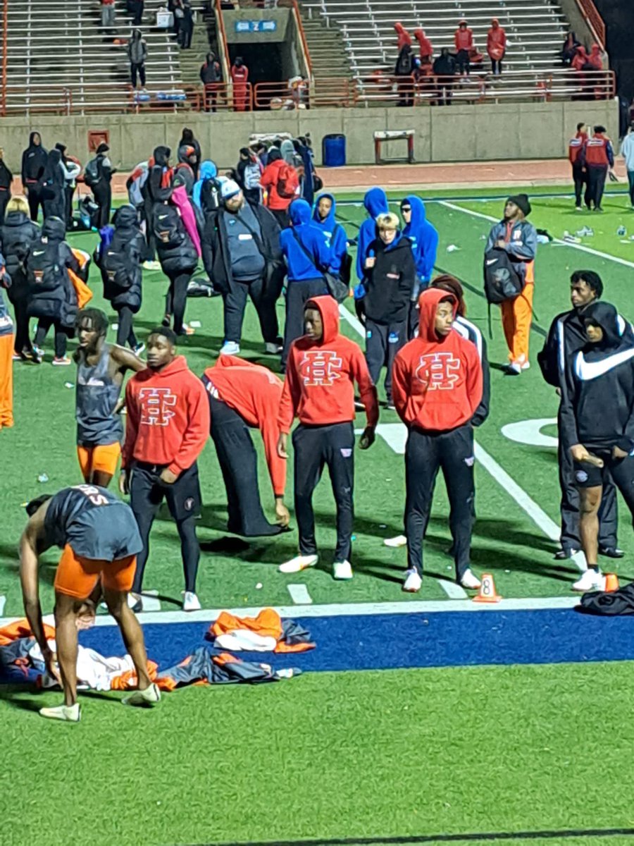EMWestGreen's tweet photo. When you are a freshman and they ask you to step it up to #Varsity for your 1st HS Track & Field. @_travgreen_04 walked to the line @RecruitTheHill1 #Options26Loading https://t.co/3OdV2JK0UB