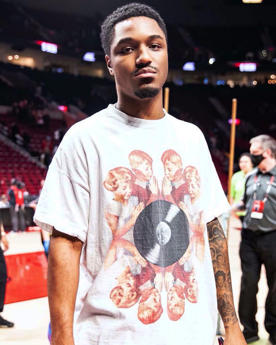 malcs's tweet image. ⛹🏾‍♂️ the courtside club