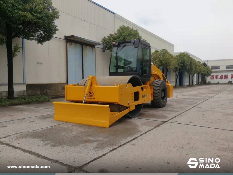 Sinomadacn's tweet photo. #SINOMADA Exported 1 Unit #JUNMA JM614 Road Roller to Guatemala🚢🔥 #SinomadaCases #RoadRoller #Roller #RollerCompactor #HeavyMachinery #ConstructionMachinery https://t.co/8JgOm3ubnB