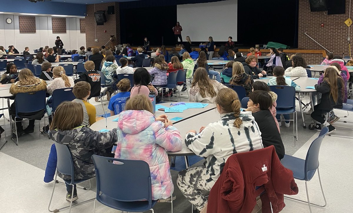 MrsKobesClass's tweet photo. Students were so excited to visit their middle school today! Most didn’t want to leave!! @CentennialMS @MillenniumMS https://t.co/Hc0UpZZvww