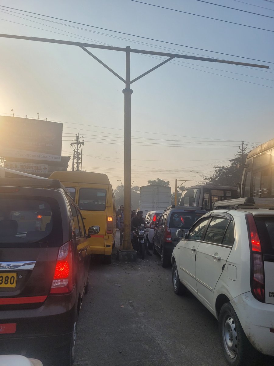 NirmalduttG's tweet photo. @MMVD_RTO @KDMCOfficial @DrSEShinde @DombivlikarRavi .These are daily woes at Vico naka, at entrance of Regency anantam. School buses, freight trucks  and unruly drivers jam the CHOWK due to reckless driving. Lives of  school children and time of daily commuters is at risk. https://t.co/TyF1MDWISu