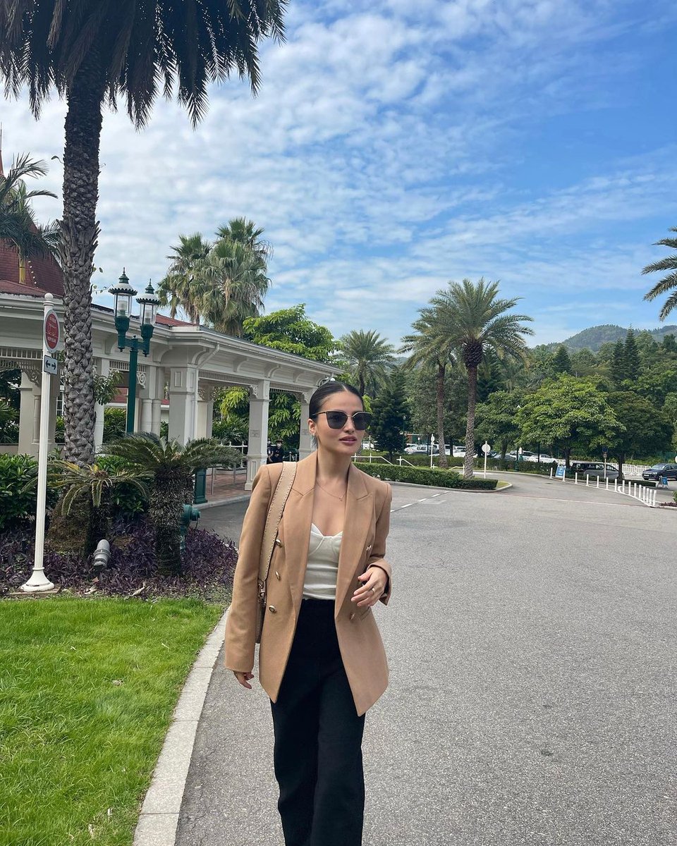 Evaraesmith's tweet photo. “I am the mixture of a Cutie with a mission and Hottie with an ambition.” https://t.co/wUUlzmM4Wj
