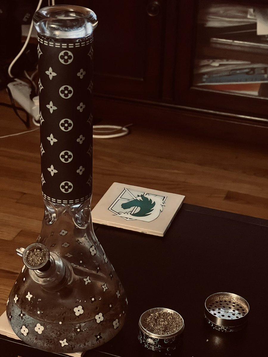 GanjaGodess2890's tweet photo. Ready...set...hit it ๐๐จ๐๐จ๐ Stay kinky you horny geeky stoners ๐ super sore from pole class...time to relax and sleep. Goodnight bb's ๐๐
#nightimetoke #sleepytime #bonghits #stonerbabe #stoners #stonergirls #420life #420baddie #pocstoners #poledancer #imsore #sidetitty https://t.co/QIcPwnifUJ