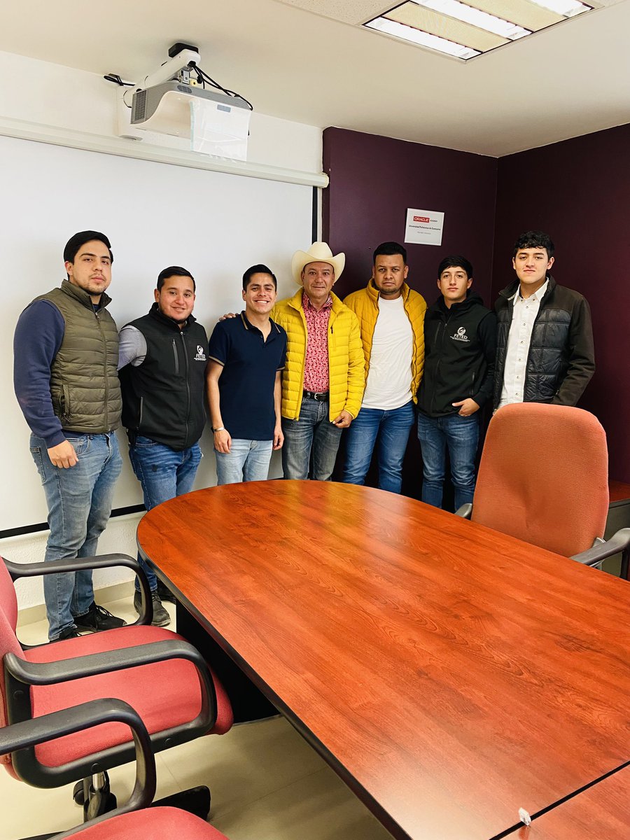 elier_corrales's tweet photo. Este día sostuvimos una gira de trabajo por el CBTis 115 y la Universidad Politécnica de #Cuencamé. Gracias a los presidentes del CESA y directivos de estas instituciones por abrirnos las puertas. Nuestra meta es clara: vamos a trabajar #SiempreParaTi 🔥🦅 #FETED https://t.co/COgT8Jpz9k