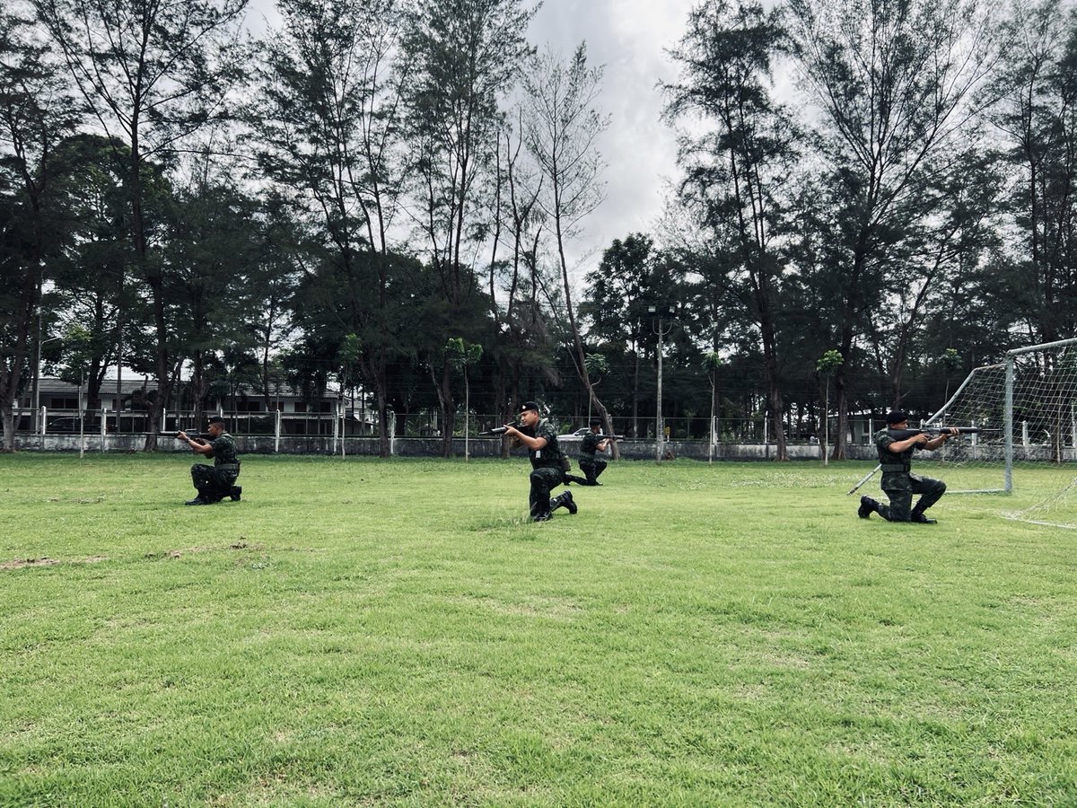 Infantry1000_2's tweet photo. 🇹🇭"ร.15 พัน.2 จัดการเรียนการสอนภายในหน่วย​ Unit School "🇹🇭 ให้กับกำลังพลนายสิบ และทหารกองประจำการโดยทำการฝึกวิชา ยุทธวิธี เพื่อ ความเชี่ยวชาญให้กับกำลังพล ณ ร.15 พัน.2 ค่ายวชิราวุธ อ.เมือง จว.น.ศ.

#ร15พัน2ไม่เป็นรองใคร
#ศูนย์ประชาสัมพันธ์กองพันทหารราบที่2กรมทหารราบที่15 https://t.co/6LlOXNAT7m