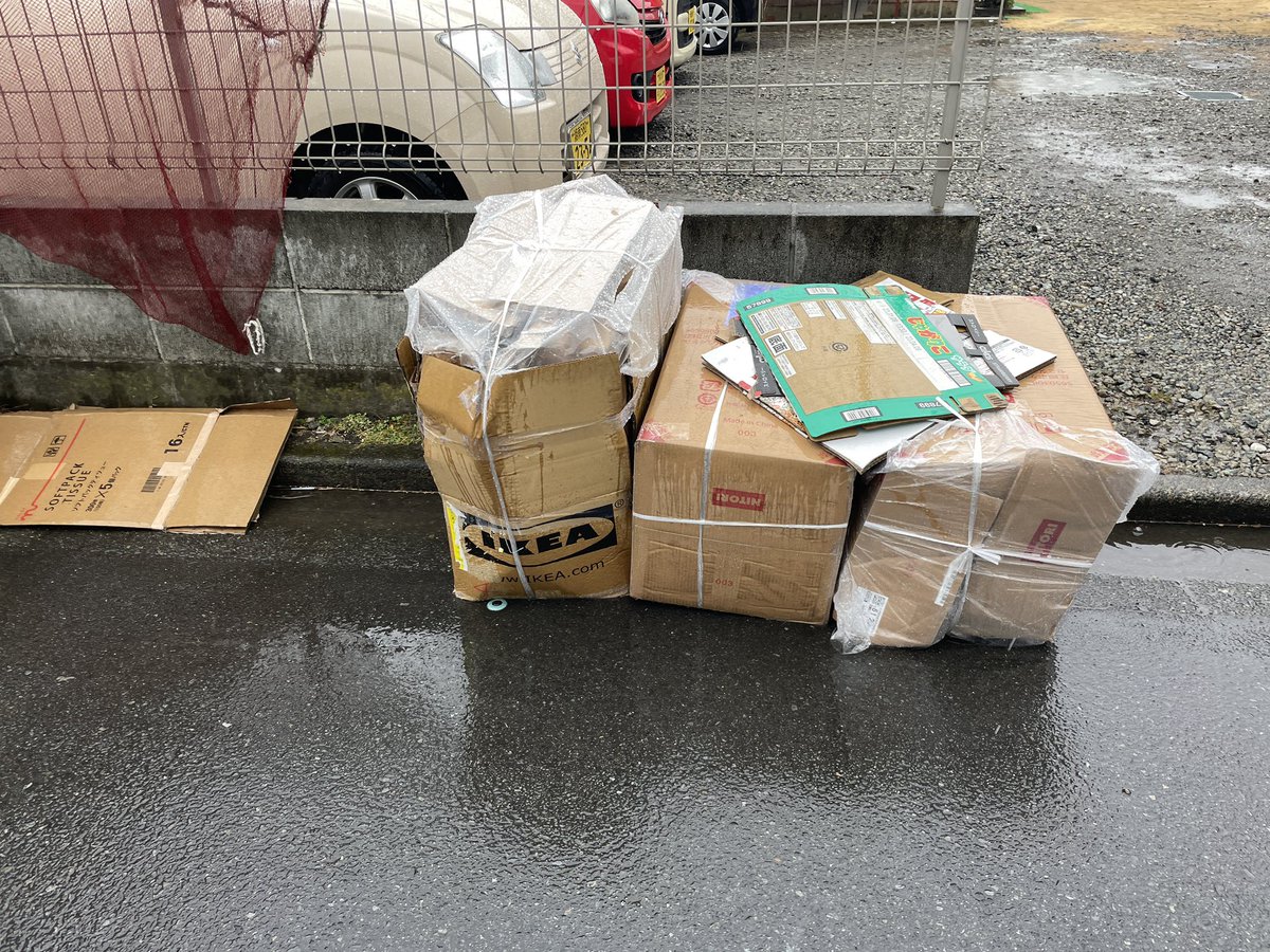 rexs0358's tweet photo. 家庭ゴミ回収
古紙の日

雨

出すのやめた。

濡れた紙の処理はやっぱり大変だろうな？　清掃員の皆さんも大変だろう。

まだまだ変えていくことたくさんありますね。 https://t.co/tl80NCUhi3