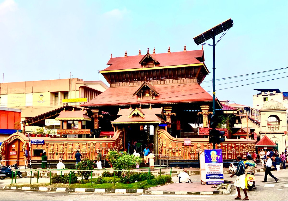 TourwShailesh's tweet photo. Pazhavangadi Ganapathy Temple is one of the renowned Lord Ganesha temples situated in #Thiruvananthapuram, #Kerala. The original idol is a small idol of Lord Ganesh, with the right leg in the folded posture.

#keralatourism #keralatour #tourwithshailesh  #incredibleindia https://t.co/wC1SxVowla