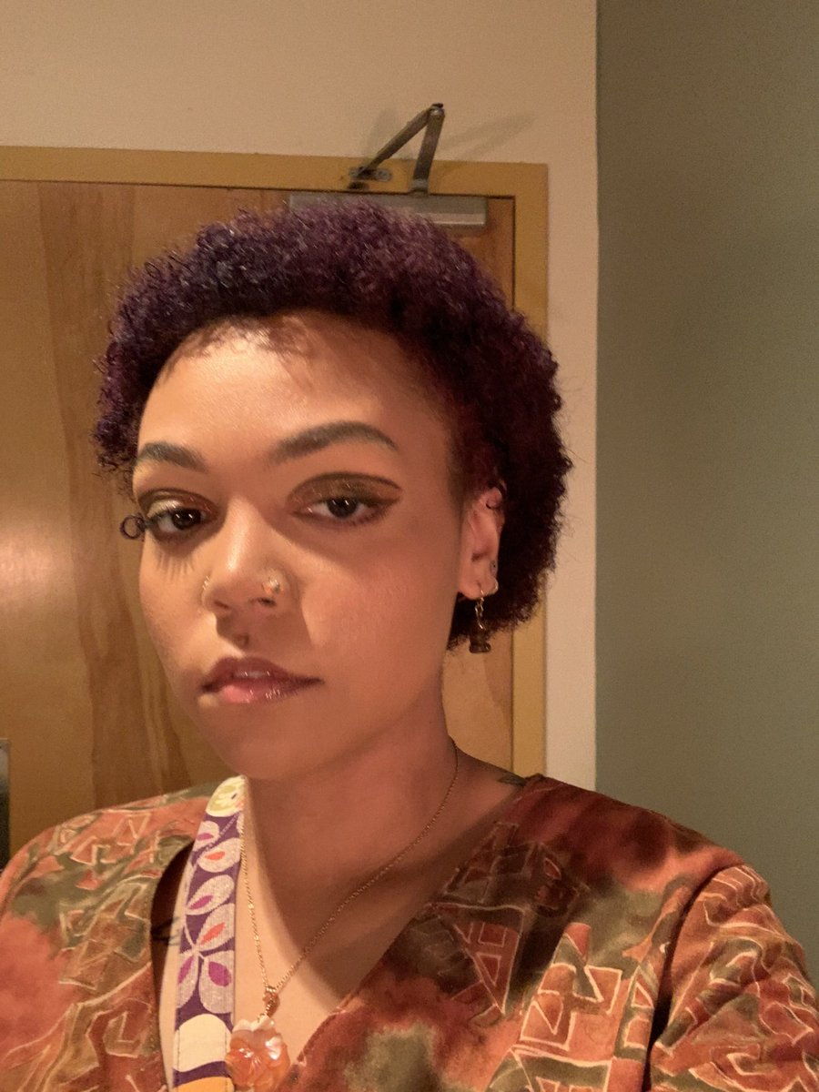 keahsinterlude's tweet photo. dis what i look like lately https://t.co/P0DCliMEKt