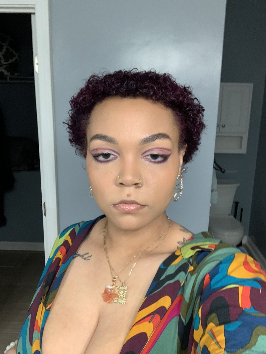 keahsinterlude's tweet photo. dis what i look like lately https://t.co/P0DCliMEKt
